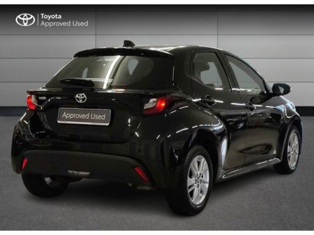2022 Toyota Yaris 1.0 LUNA 4DR €15,995