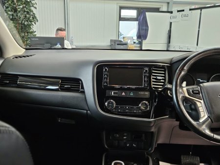 2018 Mitsubishi Outlander - thumbnail 12