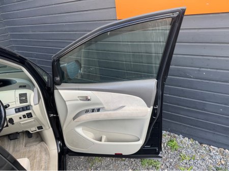 2010 Toyota Estima - thumbnail 22