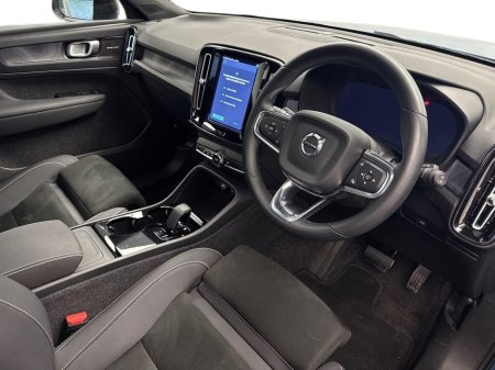 2023 Volvo XC40 - thumbnail 6