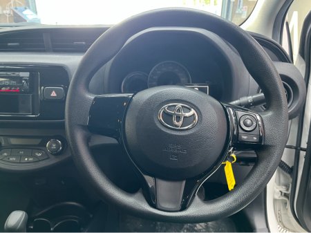 2019 Toyota Vitz - thumbnail 8