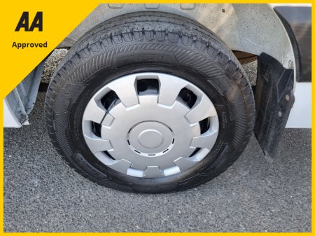 2020 Nissan NV400 - thumbnail 20