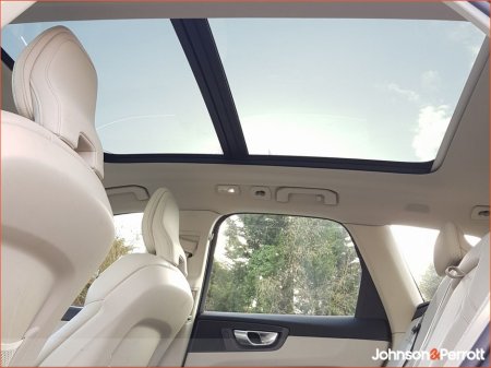 2023 Volvo XC60 T6 Recharge PHEV 350hp AT8 Core €49,900 thumbnail