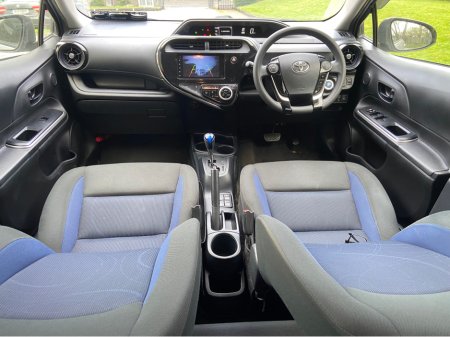 2019 Toyota Aqua - thumbnail 3