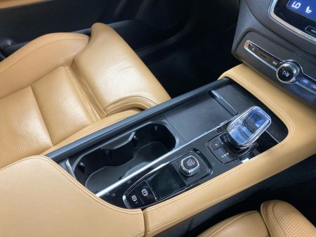 2022 Volvo XC90 - thumbnail 17