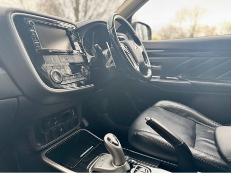 2016 Mitsubishi Outlander 2.0 GX4H PHEV 200BHP 5DR AUTO €13,900 thumbnail