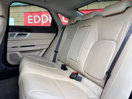 2017 Jaguar XF - thumbnail 14