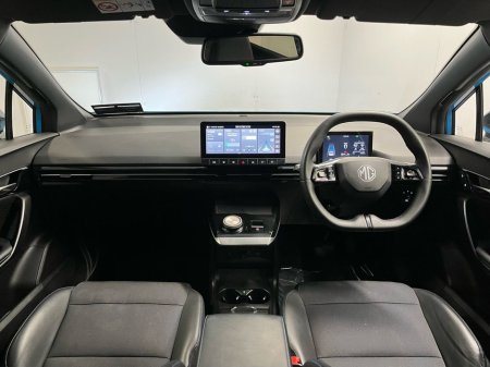 2023 MG 4 Trophy 64kWh Long Range 203PS - Reversing Camera - Sat Nav - Climate Control - Heated Seats - Keyless Start - Apple CarPlay/Android Auto
