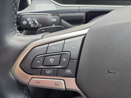 2023 Volkswagen T-Roc 2.0 TDi Sport DSG 150PS €30,950 thumbnail