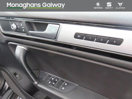 2018 Volkswagen Touareg 5 SEAT COMM 3.0 TDI 262BHP V6 AUTO €28,950 thumbnail