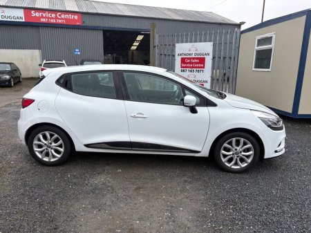 2016 Renault Clio - thumbnail 2