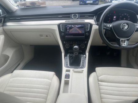 2017 Volkswagen Passat - thumbnail 5