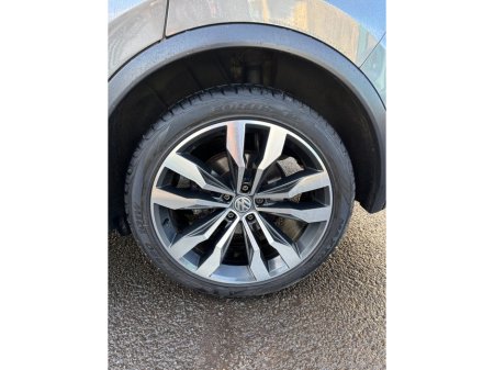2019 Volkswagen Tiguan 2.0 TDI R-LINE TECH 4MO thumbnail