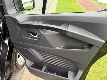 2022 Renault Trafic LL30 LWB 170 SPORT ONE OWNER €16,950 thumbnail