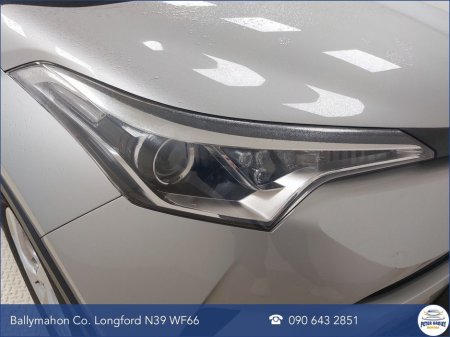 2019 Toyota C-HR 1.8 HYBRID LUNA €19,450 thumbnail