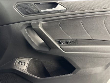 2023 Volkswagen Tiguan R-LINE 2.0 TDI AUTOMATIC 7 SEATER**PANORAMIC SUNROOF**HEATED MULTIFUNCTIONAL STEERING WHEEL**DIGITAL DASH**HEATED FRONT SEATS**REVERSE CAMERA**BLACK LEATHER INTERIOR**KEYLESS ENTRY**APPLE CARPLAY** €42,995 thumbnail