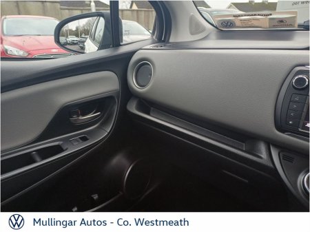 2017 Toyota Yaris - thumbnail 19