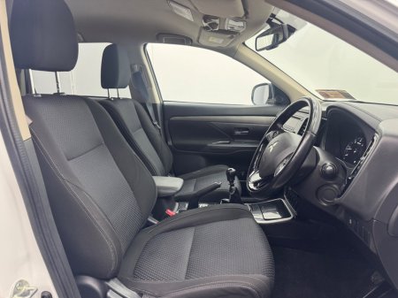 2017 Mitsubishi Outlander - thumbnail 9