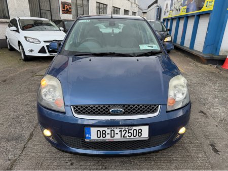 2008 Ford Fiesta - view 3