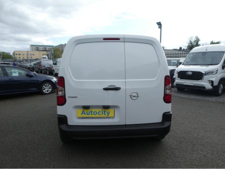 2022 Opel Combo DOE 12/25. PRICE PLUS VAT DOE 12/26 €12,950