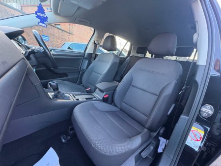 2020 Volkswagen Golf E Golf Elec 136PS 5DR Auto €15,950 thumbnail