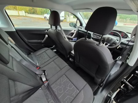 2016 Peugeot 2008 - thumbnail 9