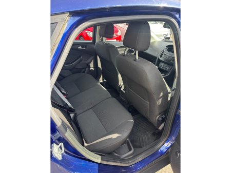 2015 Ford Focus - thumbnail 10