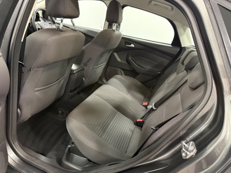 2017 Ford Focus - thumbnail 17