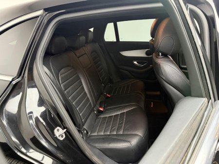 2022 Mercedes-Benz EQC 400 AMG LINE 4MATIC €32,990 thumbnail