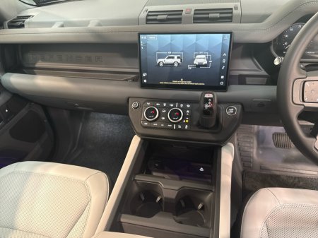 2025 Land Rover Defender - thumbnail 8