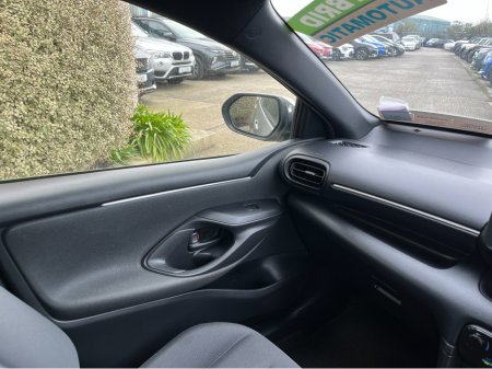 2021 Toyota Yaris - thumbnail 14