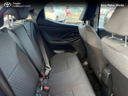 2023 Toyota Yaris 1.5 HYBRID LUNA 4DR AUTO €23,950 thumbnail