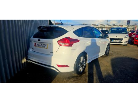 2018 Ford Focus - thumbnail 13