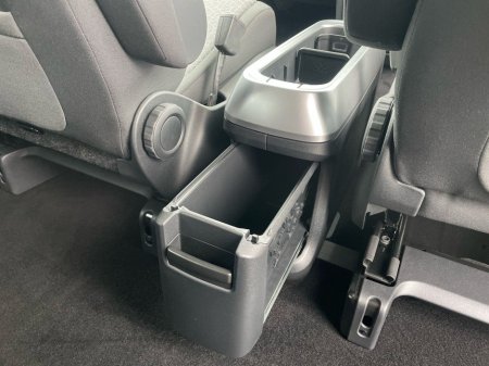 2025 Volkswagen ID.Buzz ID.BUZZ STYLE 86KWH 280BHP LWB €66,975 thumbnail