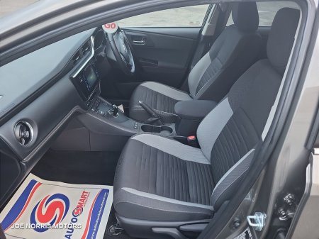 2017 Toyota Auris Hybrid Sol Automatic €14,995