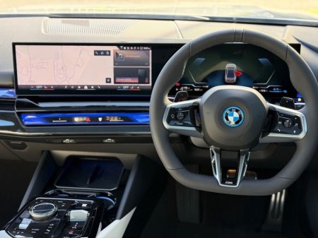 2026 BMW 5 Series - thumbnail 5