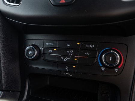 2017 Ford Focus - thumbnail 22