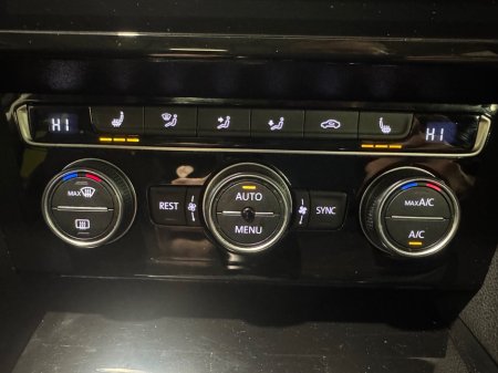 2019 Volkswagen Passat - thumbnail 21