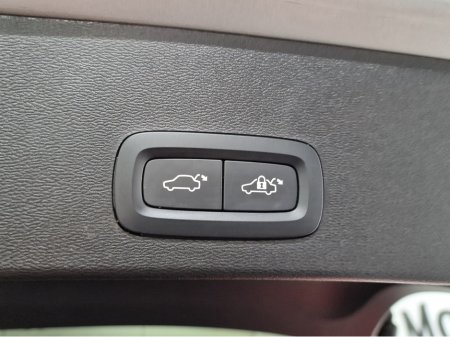 2022 Volvo XC40 T4 RECHARGE PLUS DARK AUTOMATIC **ONE OWNER / APPLE CARPLAY / BLIND SPOT ASSIST / CRUISE CONTROL / ELECTRIC BOOTLID / HEATED FRONT & REAR SEATS / REVERSE CAMERA / SAT NAV / WIRELESS PHONE CHARGING** €33,900 thumbnail