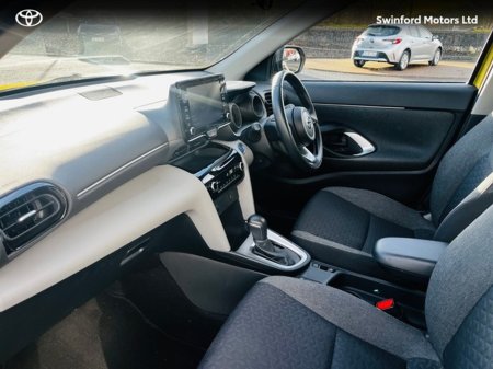 2022 Toyota Yaris Cross CR CROSS LUNA 4DR AUTO €24,500 thumbnail