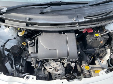 2010 Toyota Yaris - thumbnail 17