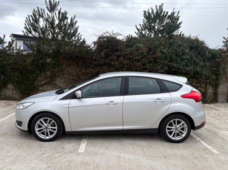 2016 Ford Focus - thumbnail 6
