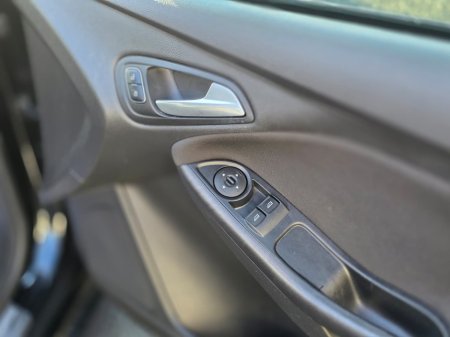 2018 Ford Focus 1.0 T ST-LINE ECOBOOST 1 140PS 5DR €12,900 thumbnail