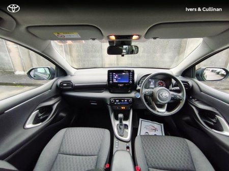2024 Toyota Yaris YARIS 1.5 HYBRID LUNA thumbnail