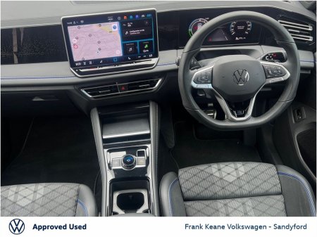 2025 Volkswagen Tiguan - thumbnail 2