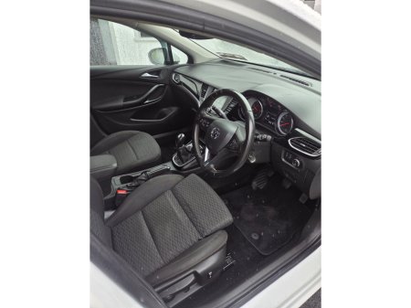 2019 Vauxhall Astra - thumbnail 9