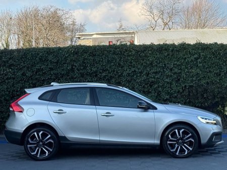 2019 Volvo V40 - thumbnail 3