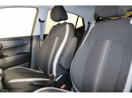 2024 Hyundai i10 DELUXE PLUS 1.0L PETROL HATCHBACK €19,895 thumbnail