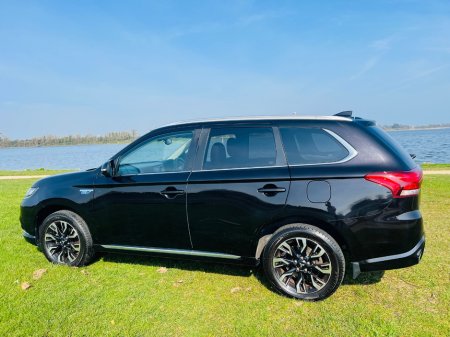 2017 Mitsubishi Outlander - thumbnail 12