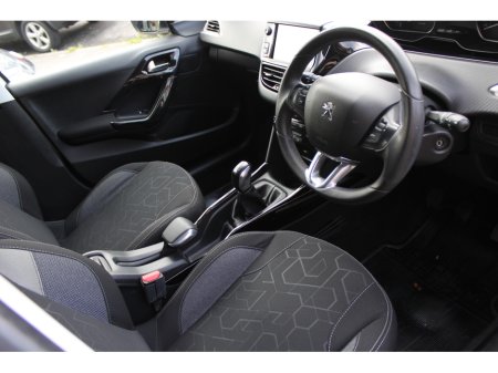 2019 Peugeot 2008 - thumbnail 8